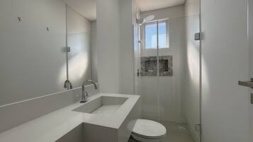 Basic Apartment | Bathroom