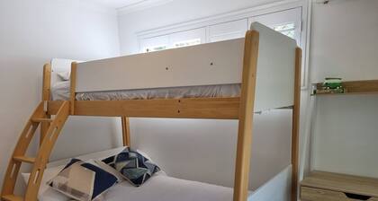 Seaestaatmoffatquietbeachparklargefenced Yard