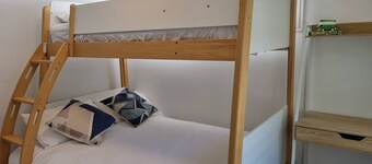 Seaestaatmoffatquietbeachparklargefenced Yard