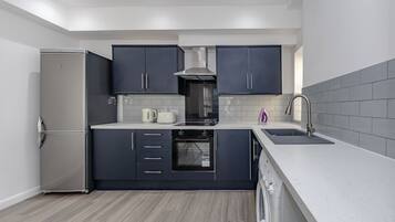 Ψυγείο, φούρνος μικροκυμάτων, φούρνος, μαγειρικές εστίες