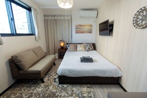 1 slaapkamer, een strijkplank/strijkijzer, wifi, beddengoed