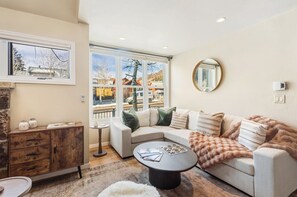 Appart'hôtel, 2 chambres | Coin séjour