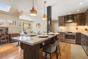 Appart'hôtel, 2 chambres | Cuisine privée