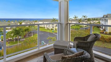 Condo, 2 Bedrooms | Property grounds