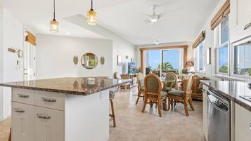 Refrigerador, horno, cafetera/tetera, tostadora