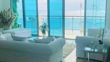 Shared Dormitory, 1 Bedroom, Smoking, Balcony | Living room