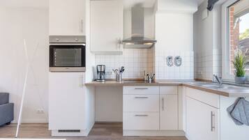 Fridge, oven, stovetop, coffee/tea maker