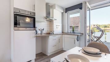 Fridge, oven, stovetop, coffee/tea maker