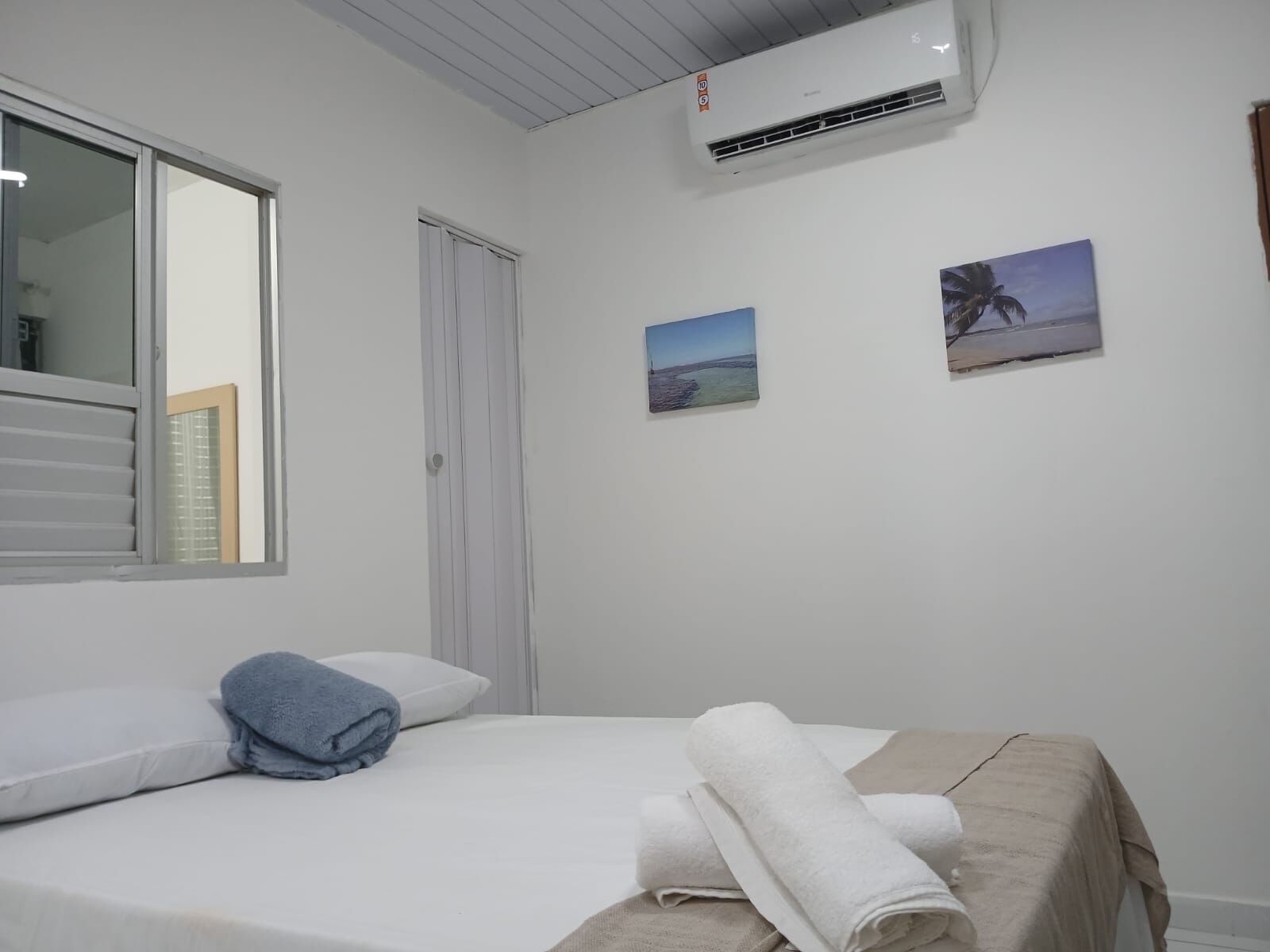 1 slaapkamer, een kluis op de kamer, een strijkplank/strijkijzer