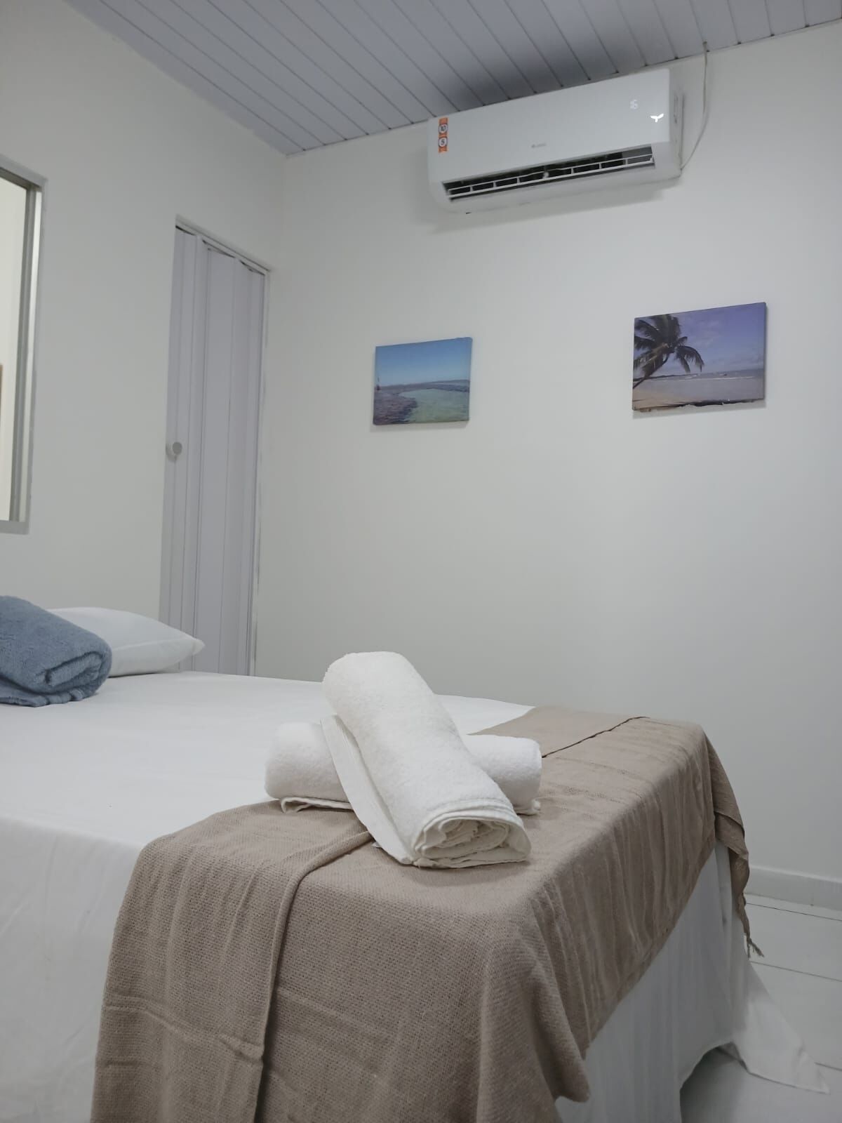 1 soveværelse, pengeskab på værelset, strygejern/strygebræt