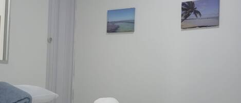 1 bedroom, in-room safe, iron/ironing board, free WiFi