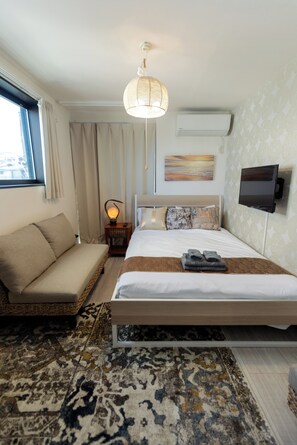 1 dormitorio, tabla de planchar con plancha, wifi y ropa de cama