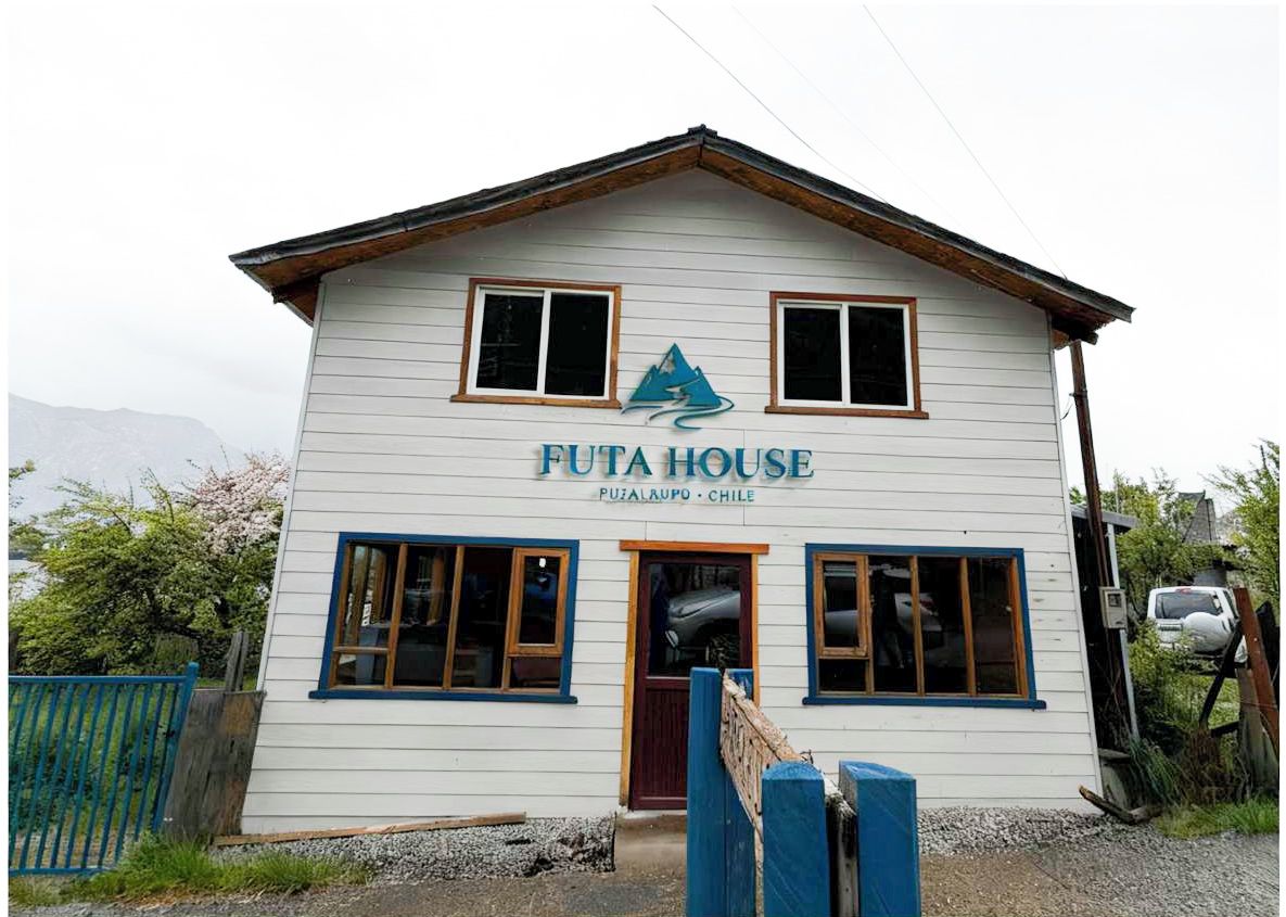 Un edificio de dos pisos llamado "Futa House" en Puya Laupó, Chile.