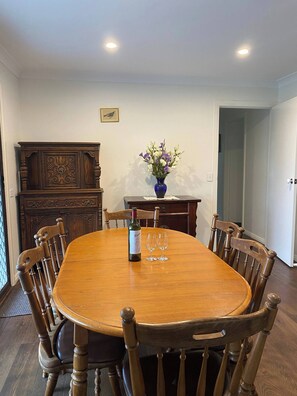 House, 4 Bedrooms, Accessible, Balcony | Dining room - Govetts Leap Lookout Cottage With Sauna (Blackheath)