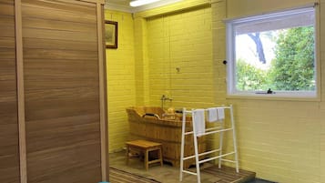 House, 4 Bedrooms, Accessible, Balcony | Interior