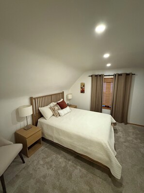 4 bedrooms, iron/ironing board, WiFi, bed sheets - Little House on the Prairies (Winnipeg)