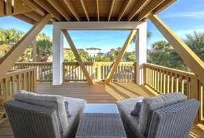 Terrace/patio - WOW Rooftop Ocean Views | 1 Block to Beach + Golf (Jacksonville Beach)