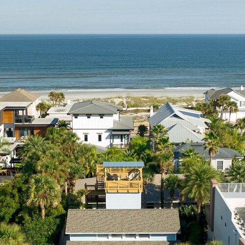 Oceanview Retreat Rooftop Deck & Putting Green
