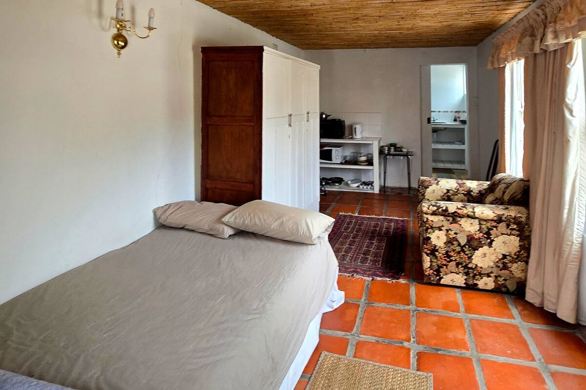 ベーシック スタジオ ガーデンビュー | セーフティボックス (室内)、アイロン / アイロン台、WiFi (無料)