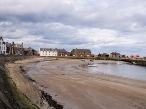 Beach nearby - 9A Market Square (Stonehaven)
