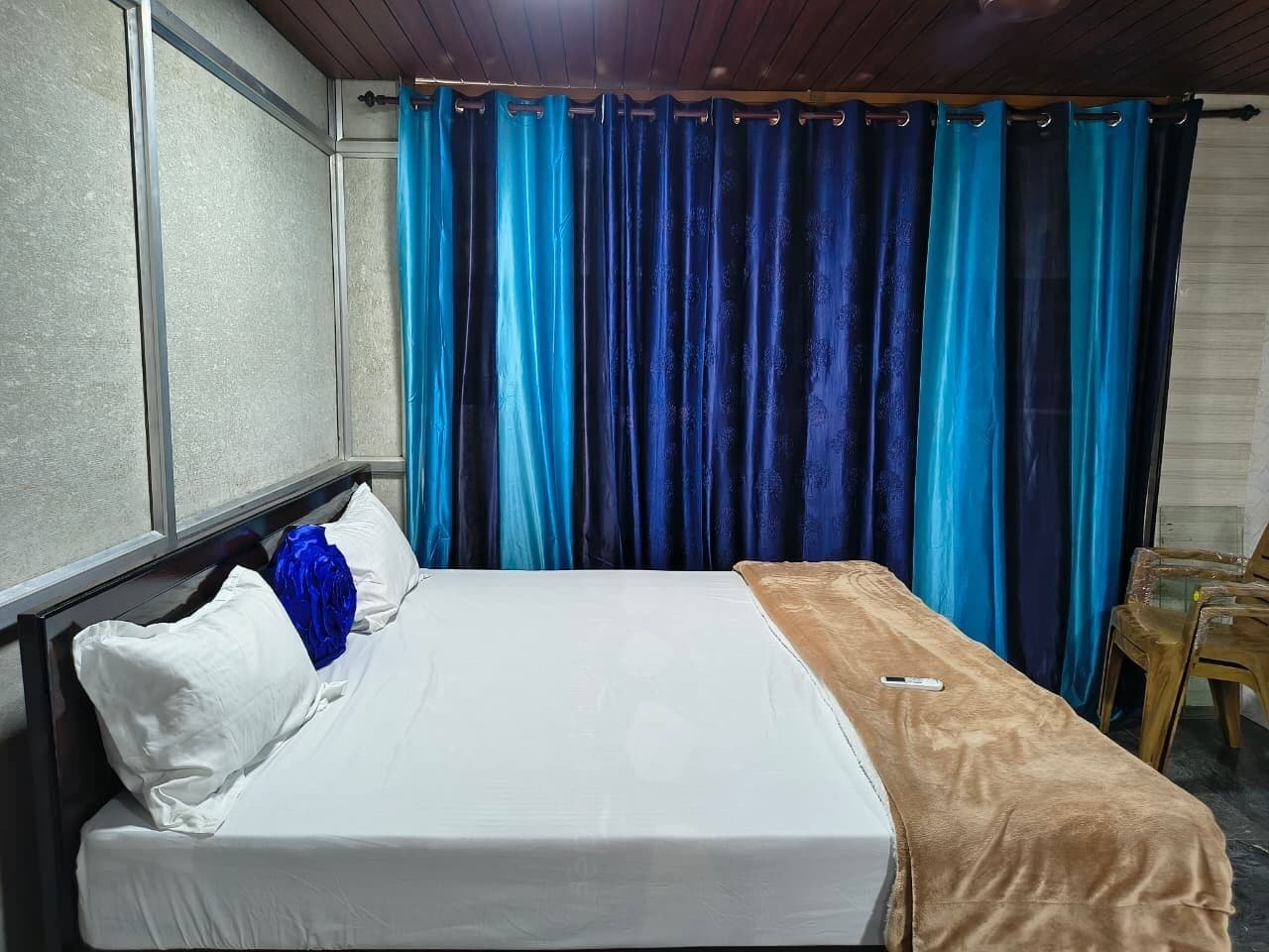 Doppel- oder Zweibettzimmer