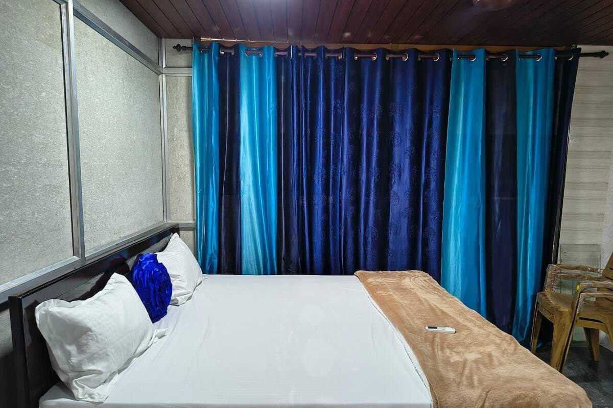 Doppel- oder Zweibettzimmer | Schreibtisch