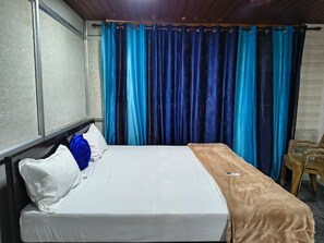 Double or Twin Room | Desk - Nirmal Cottage (Gobichettipalayam)