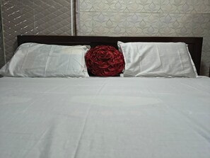 Doppel- oder Zweibettzimmer | Schreibtisch