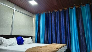 Doppel- oder Zweibettzimmer | Schreibtisch