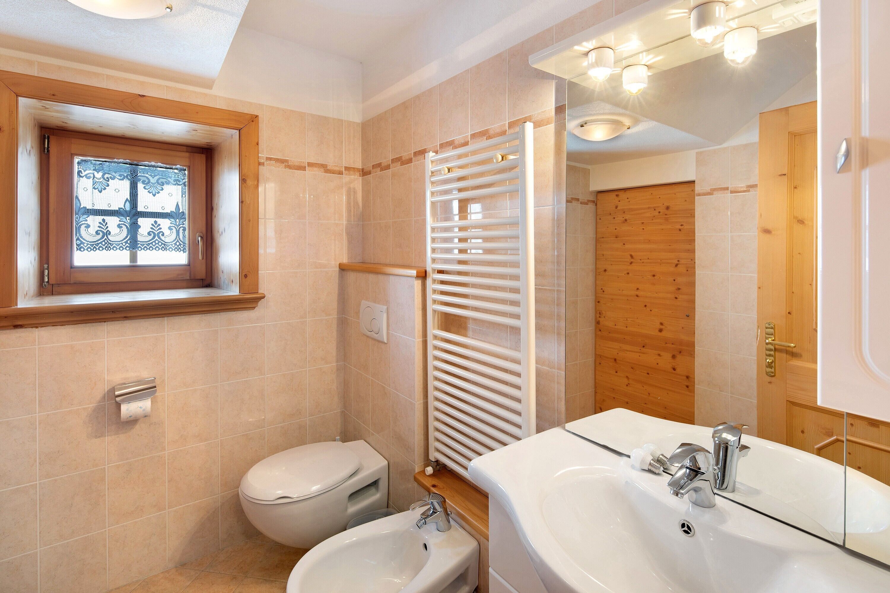 Dusch, hårtork och handdukar