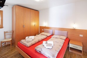 2 bedrooms, WiFi, bed sheets