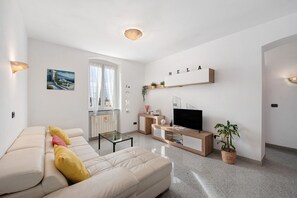 TV - Mela Garden House Genova – Bright Apartment with Sea View and Free Parking (Genova)