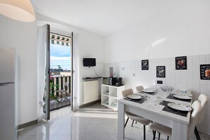 Dining - Mela Garden House Genova – Bright Apartment with Sea View and Free Parking (Genova)