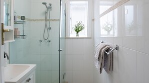Shower, hair dryer, towels - Deco Bay, Double Bay (Double Bay)