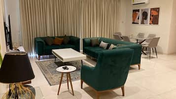 Luxe appartement, balkon | Woonruimte