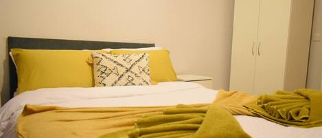 House, 5 Bedrooms, Smoking