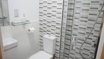 House, 5 Bedrooms, Smoking | Bathroom