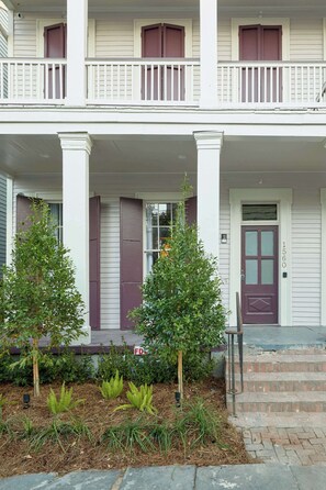 Exterior detail - Luxury Home on Magazine | Shared Heated Pool + Spa (New Orleans)
