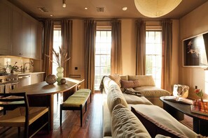 TV, offices - Remodeled  Garden Retreat | Heated Pool & Hot Tub (New Orleans)