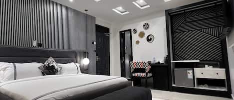 Executive Studio Suite, Balcony, Lake View | Premium bedding, down comforters, memory foam beds, minibar