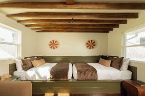 10 camere, una scrivania, ferro/asse da stiro, culla da viaggio