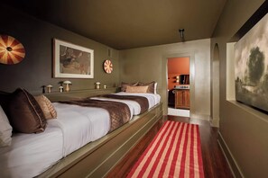 10 bedrooms, desk, iron/ironing board, travel cot - Rare 10BR Luxury Estate | Heated Indoor Pool (New Orleans)