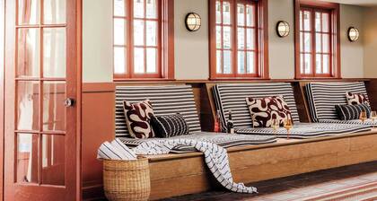 Rare 10BR Luxury B&B, Heated Indoor Pool