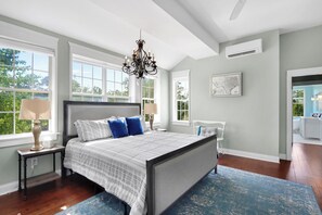 5 bedrooms, desk, iron/ironing board, WiFi