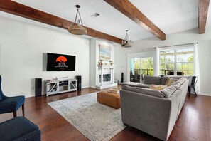 Televisión, chimenea y videojuegos 