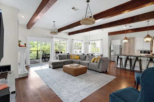 Luxury Hill Country Home w/ Pool, Game Room & Views