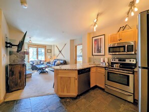 Coffee/tea maker, fridge, microwave, oven - Poolside Perfection| Updated | River Run Village (Keystone)