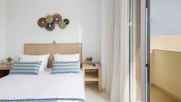 3 bedrooms, desk, soundproofing, iron/ironing board