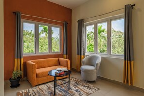 Superior Double Room with Garden View | Myrkratjöld/-gardínur, ókeypis þráðlaus nettenging, rúmföt