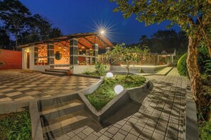 Property entrance - The Hosteller Bam Coorg (Madikeri)